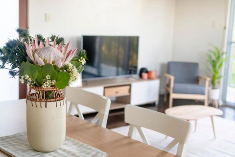 Peaceful Hills Escape: Charming 2-Story Retreat - Lennox Head Accommodation 3