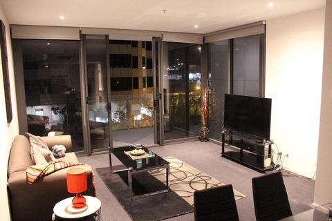 Perfectly Located Modern Apartment - Canberra CBD - Lennox Head Accommodation 1