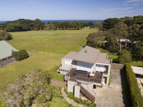 Pride And Prejudice - Lennox Head Accommodation 0