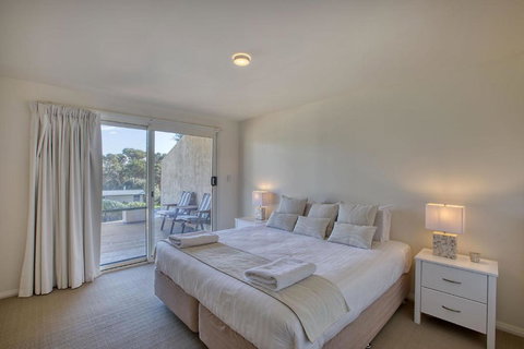 Quarterdeck Apartment - Lennox Head Accommodation 2