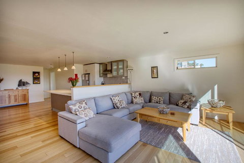 Quarterdeck Apartment - Lennox Head Accommodation 1