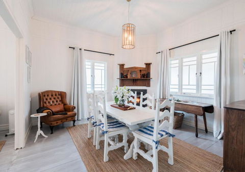 Pretty Pink Queenslander With Spectacular Views! - Lennox Head Accommodation 2