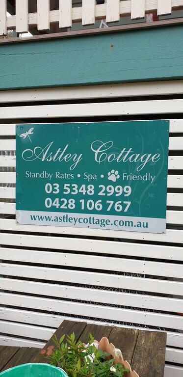 Astley Cottage - Lennox Head Accommodation 0