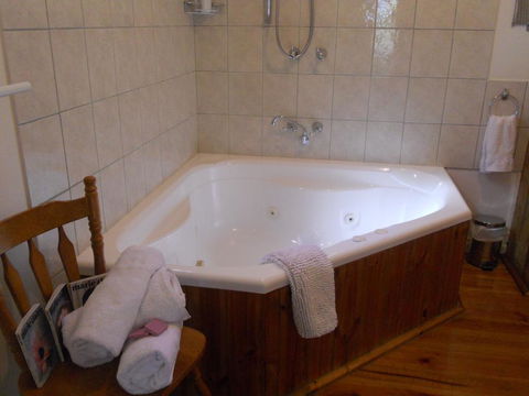 Astley Cottage - Lennox Head Accommodation 1
