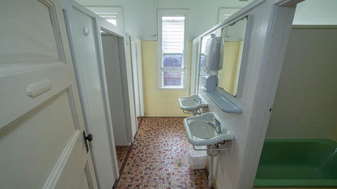 Australian Hotel - Lennox Head Accommodation 0