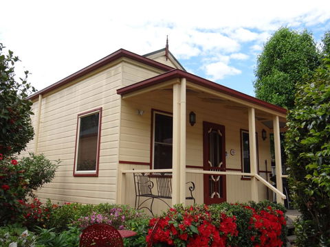 Autumn Affair Cottage 6 - Lennox Head Accommodation 1