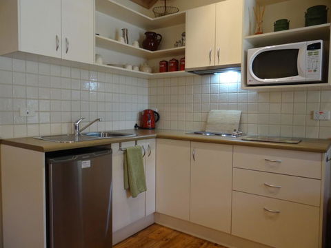 Autumn Affair Cottage 6 - Lennox Head Accommodation 2