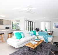Beach Breeze Holiday House - Lennox Head Accommodation