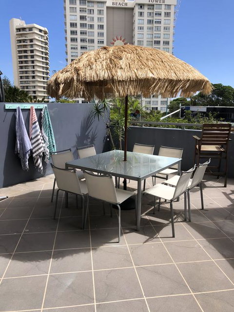 Beach Side Ocean Burleigh Heads 3 Bedroom Family Accomodation - Lennox Head Accommodation 1