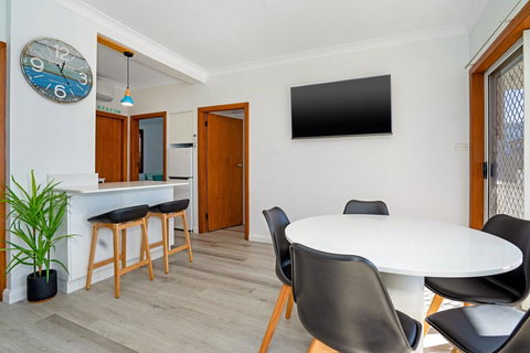 Beachcomer, Unit 2 - The Entrance, NSW - Lennox Head Accommodation 2