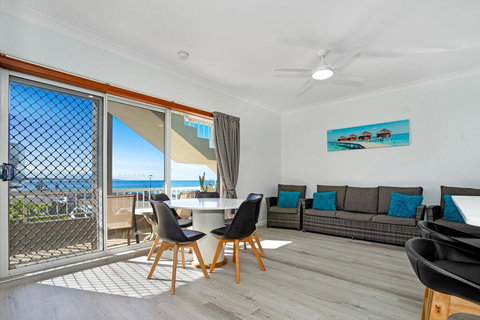 Beachcomer, Unit 2 - The Entrance, NSW - Lennox Head Accommodation 3