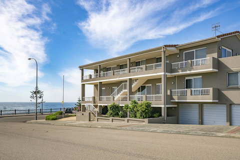 Beachcomer, Unit 2 - The Entrance, NSW - Lennox Head Accommodation 0