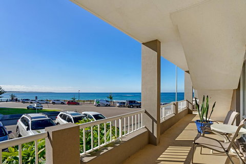 Beachcomer, Unit 2 - The Entrance, NSW - Lennox Head Accommodation 1