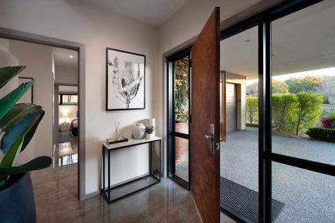 Retreat Lake Daylesford - Free Wifi - Lennox Head Accommodation 1