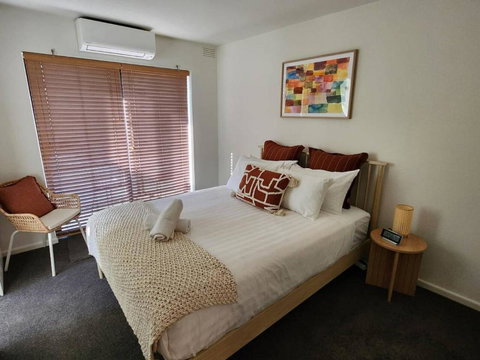 Retro Rose St Kilda Mansions - Lennox Head Accommodation 3