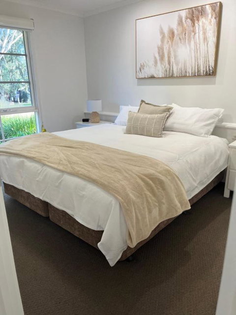 River Frontage Unit Moama - Lennox Head Accommodation 1