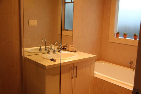 River Rock Cottage Centrally Located And Dog Friendly - Lennox Head Accommodation 3