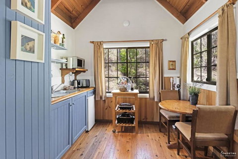 Romantic Tricklebeck Spa Cottage - Lennox Head Accommodation 3