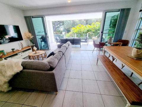 Rosalynda- Luxury Beachfront 3 BR Townhouse - Lennox Head Accommodation 3