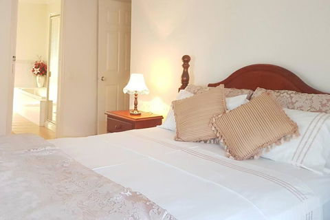 Roxy - A Spacious Cosy Getaway - Near Mel Airport - Lennox Head Accommodation 0