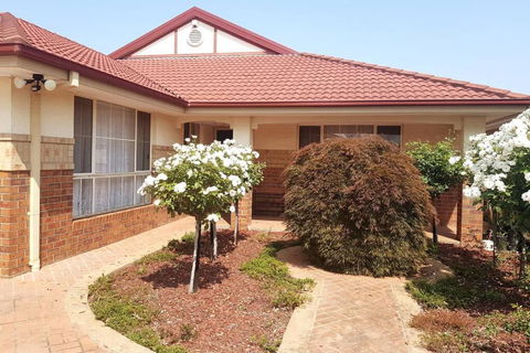 Roxy - A Spacious Cosy Getaway - Near Mel Airport - Lennox Head Accommodation 1