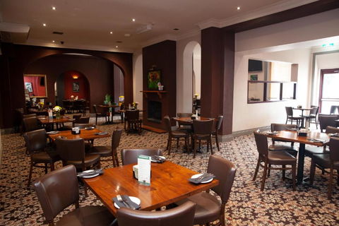 Royal Hotel Singleton - Lennox Head Accommodation 2
