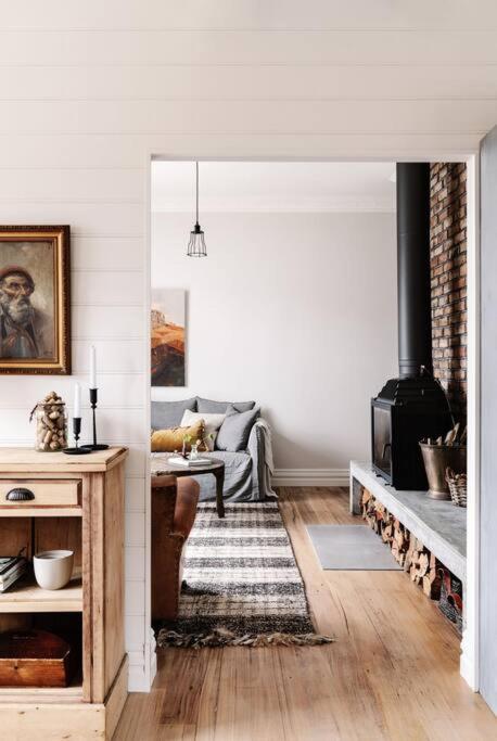 Sailors Whisk, Luxurious Restored Antique Cottage - Lennox Head Accommodation 1