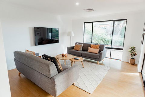 Salhus - Sleep In King Beds & Easy Walk To Town - Lennox Head Accommodation 1