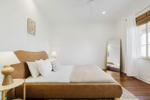 Salmon Calm - Trendy Velvet Allure By Albert Park - Lennox Head Accommodation 0