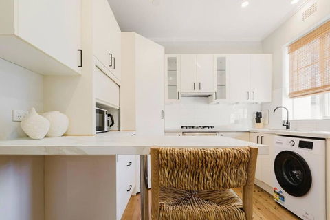 Salmon Calm - Trendy Velvet Allure By Albert Park - Lennox Head Accommodation 1