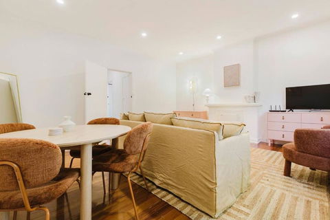 Salmon Calm - Trendy Velvet Allure By Albert Park - Lennox Head Accommodation 3