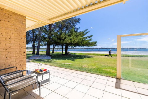 Sandy Beach House Corlette Unit 1 Waterfront WI-FI Aircon - Lennox Head Accommodation 2