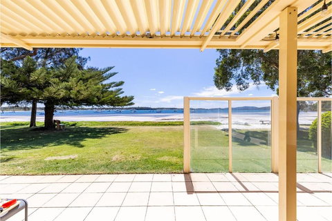 Sandy Beach House Corlette Unit 1 Waterfront WI-FI Aircon - Lennox Head Accommodation 1