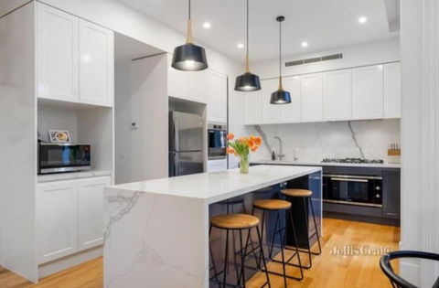 Spacious Room With Ensuite Next To Coburg Station, Non Smoking House - Lennox Head Accommodation 1