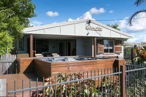 Beachside Cottages - Lennox Head Accommodation 1