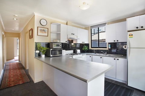 Three Bedroom Sweet Retreat In Coburg - Lennox Head Accommodation 1
