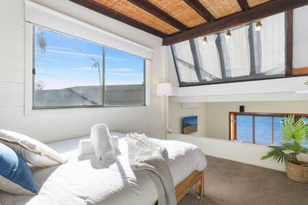 Waterfront Scotland Island Holiday Home - Family & Pet Friendly - 3 Bedrooms - Wifi - Netflix - Private Jetty - Lennox Head Accommodation 3