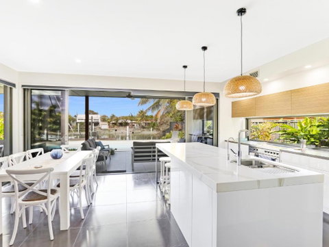 WATERFRONT HOME BORDERING MOOLOOLABA - Lennox Head Accommodation 2