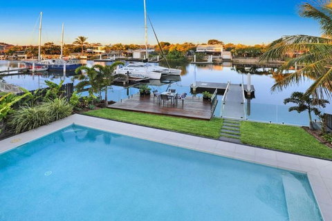 WATERFRONT HOME BORDERING MOOLOOLABA - Lennox Head Accommodation 1