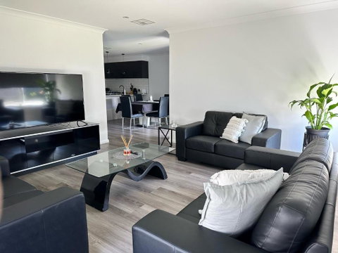 Xquisite - Lennox Head Accommodation 0