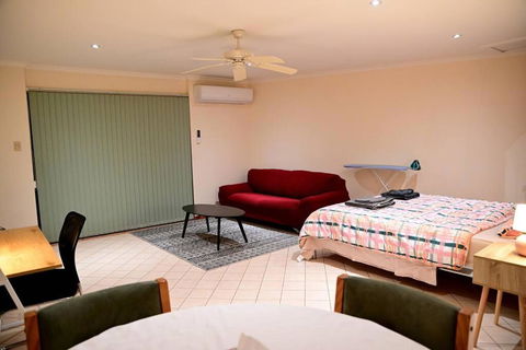 Spacious Studio In AliceSprings QueenBed+KSAirbed - Lennox Head Accommodation 1