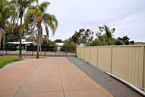 Spacious Studio In AliceSprings QueenBed+KSAirbed - Lennox Head Accommodation 3
