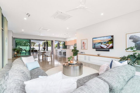 ZenLux Massive 5-BR Holiday Home - Pool - BBQ - Lennox Head Accommodation 2