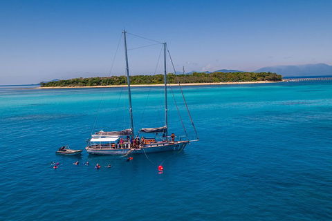 Ocean Free Green Island & Great Barrier Reef Snorkel Cruise, Cairns 25 Guests - Lennox Head Accommodation 0